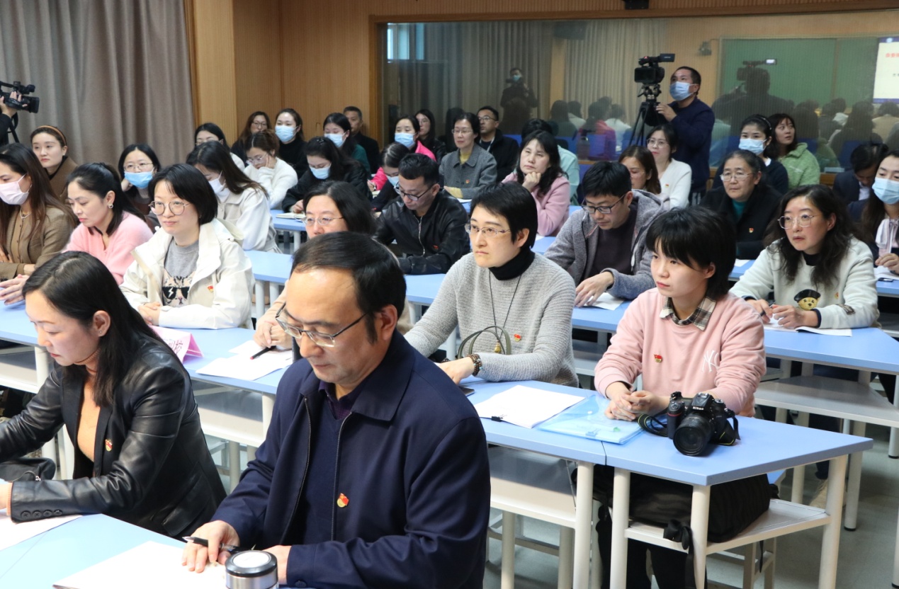 培根铸魂育新人 立德树人担使命(123)_html_m347e12a3.jpg