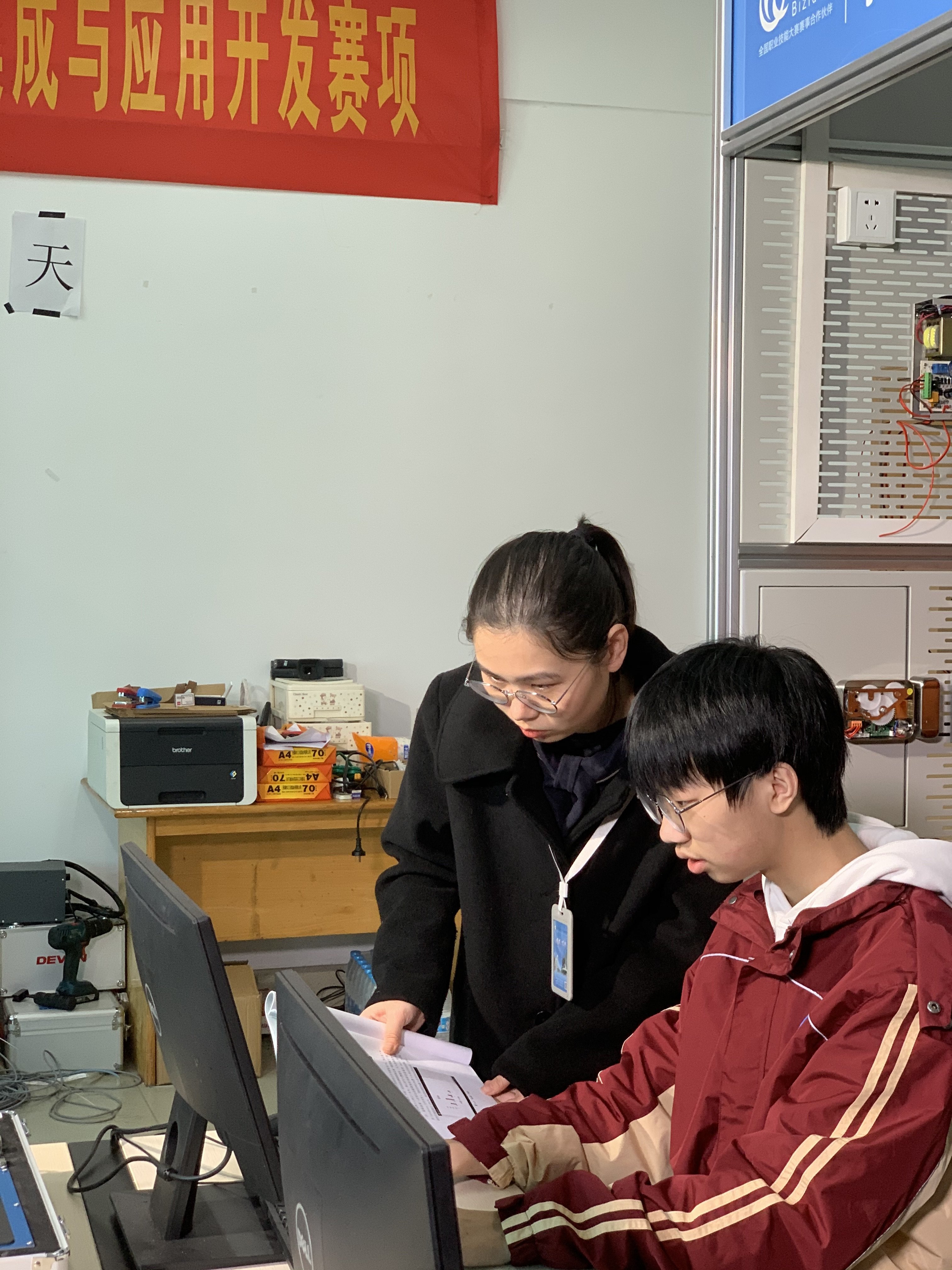 周帆_html_46c5015b.jpg