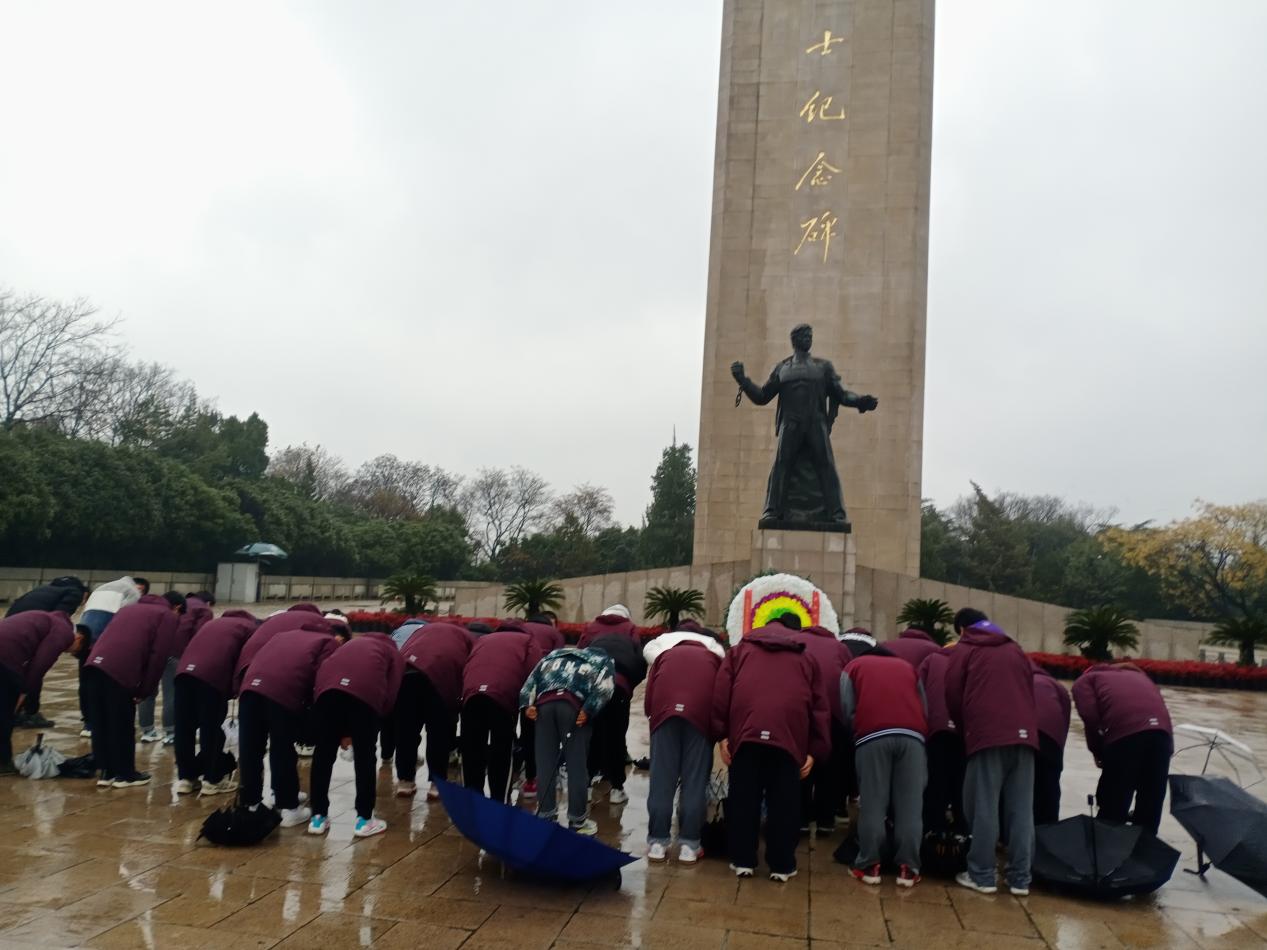 雄心英烈，无愧英名_html_6fb4b369.jpg
