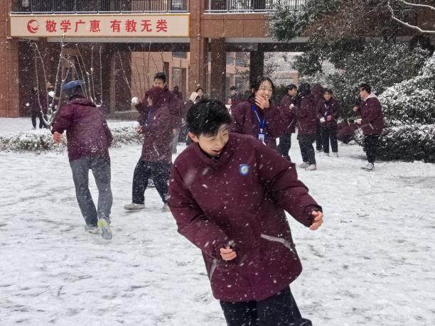 玩雪_html_68eda129.jpg