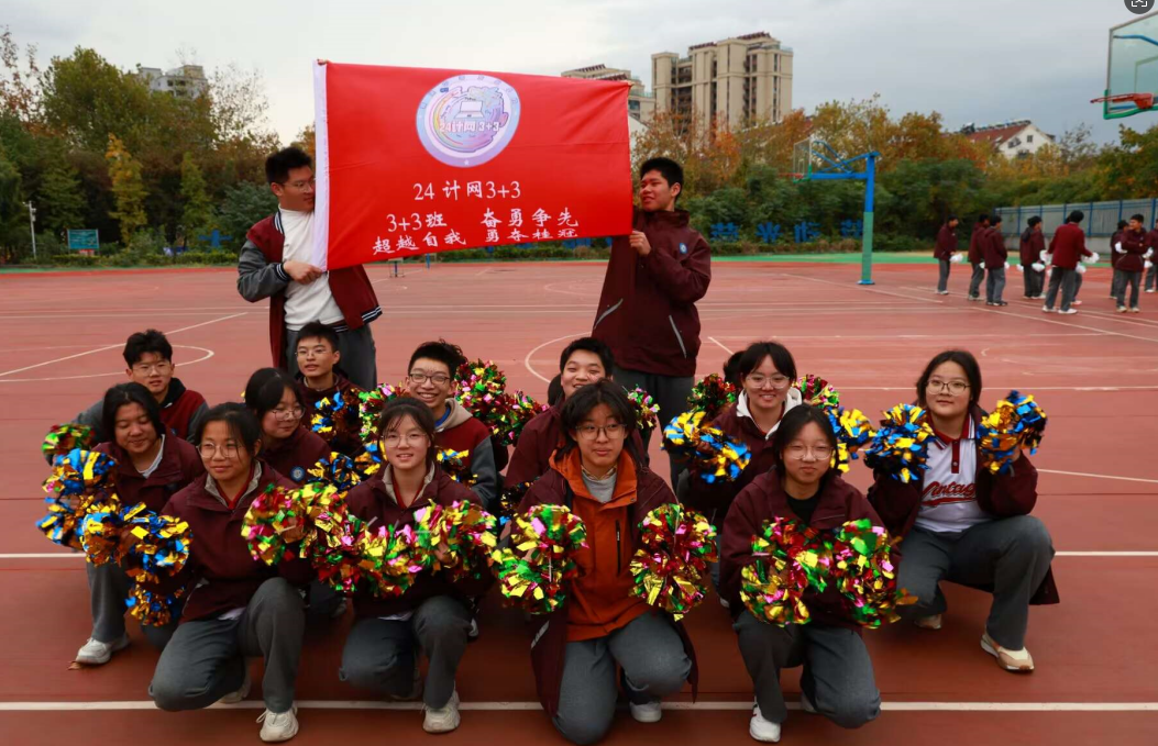 报道：技融艺海，梦绘青春_html_36375c14.png