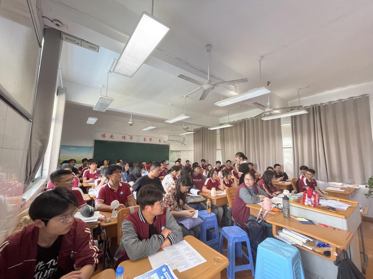 南京新港中等专业开设区级心理教研活动_html_66029cbb.jpg