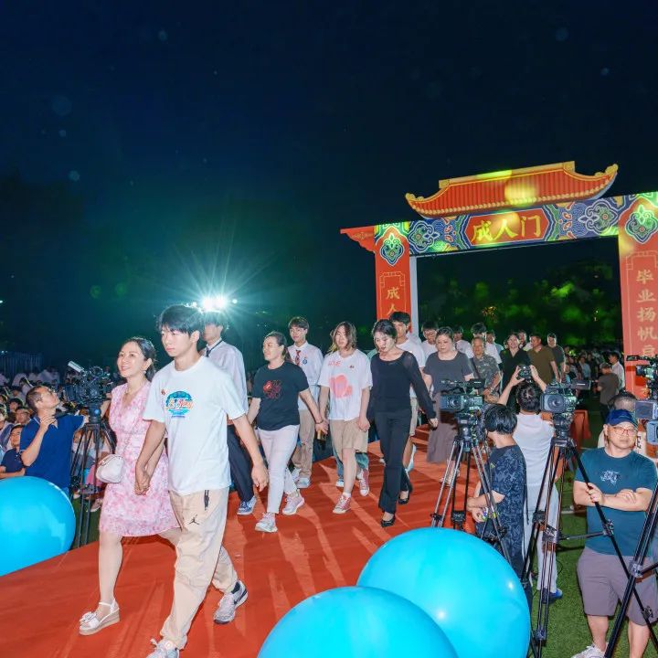 十八而志 我们启航  微信_html_1f7ab6e3.jpg