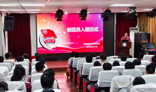 佩戴团徽承使命_html_2cb3721e.png