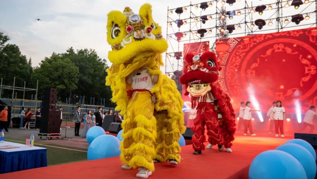 从成人门到工匠路，南京新港中专这场成人礼让传统与匠心同频共振！_html_m2a7b381a.jpg