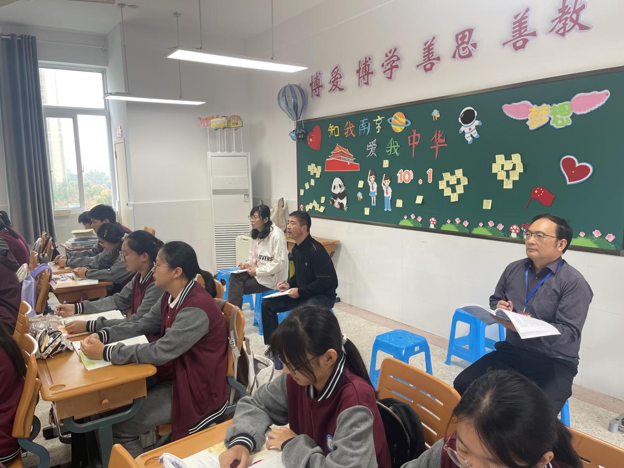 推门听课促成长 把脉课堂助提升_html_m54e9975e.jpg