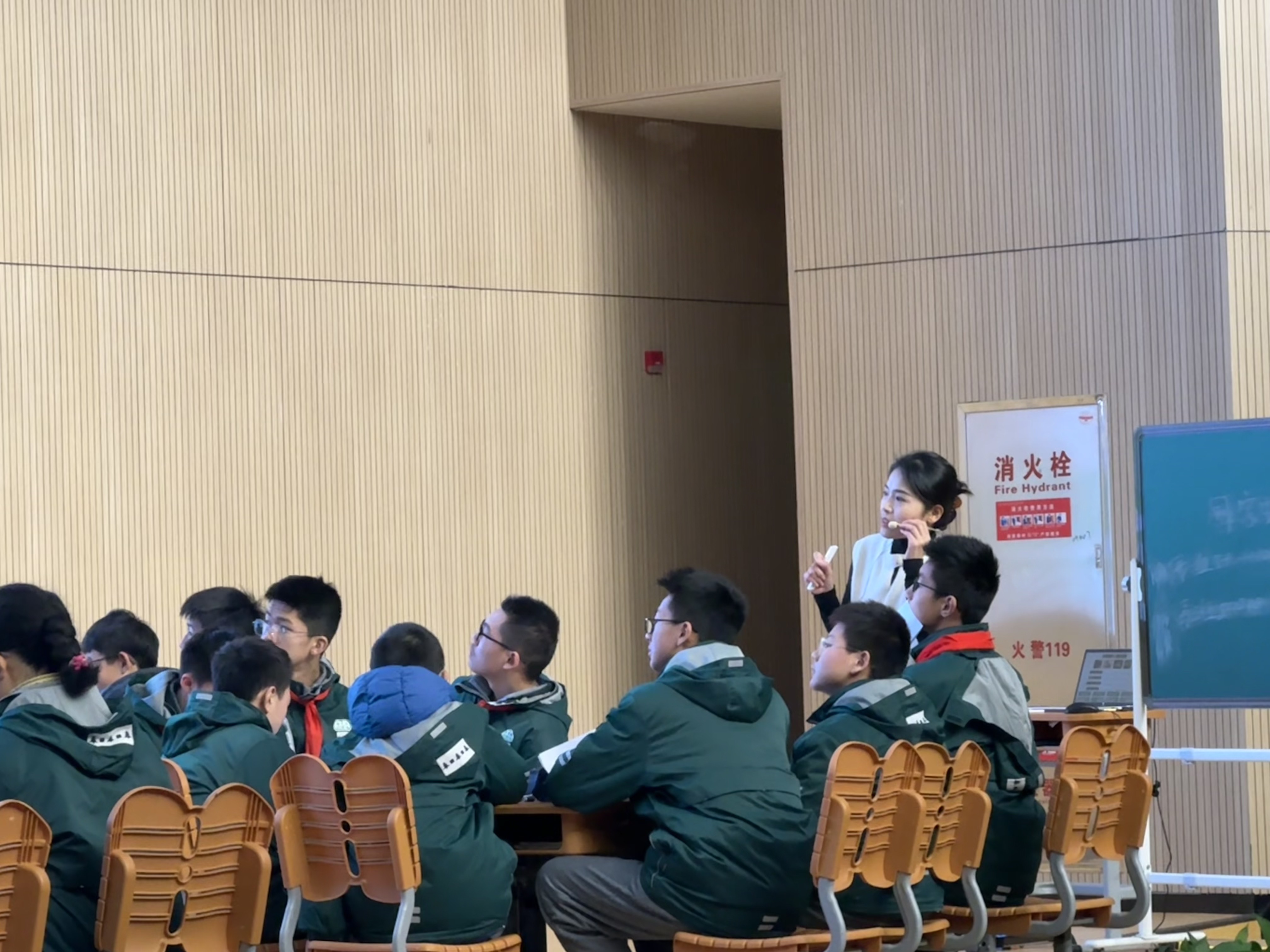 岳春妹.png
