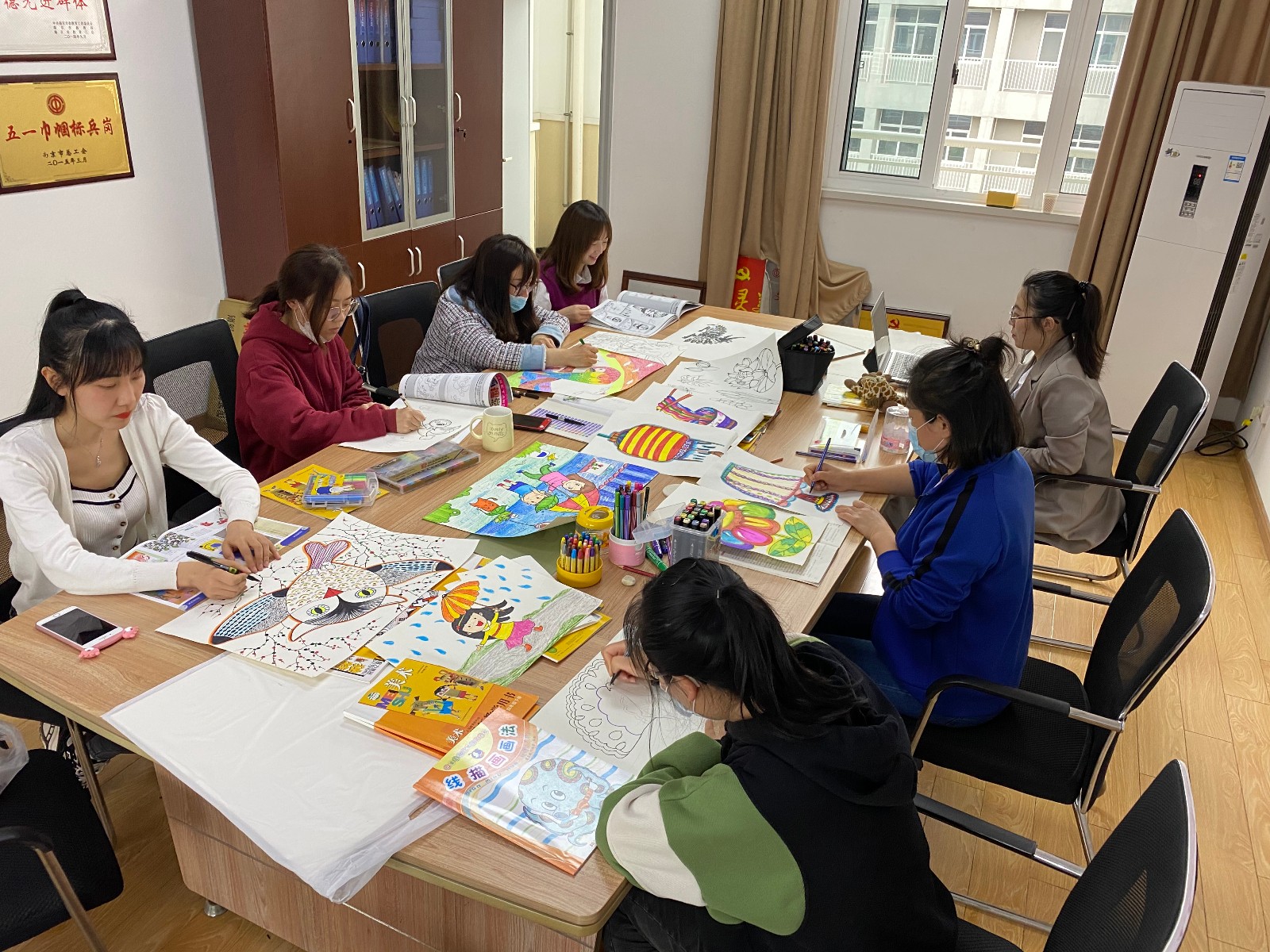 将爱国教育渗透到美术课堂