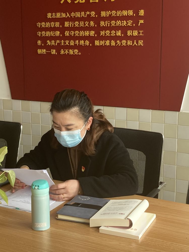 【江畔先锋·组织生活会】龙潭中心小学江畔人家校区党支部开展组织生活会及民主评议党员工作_html_m7ab64aa2.jpg