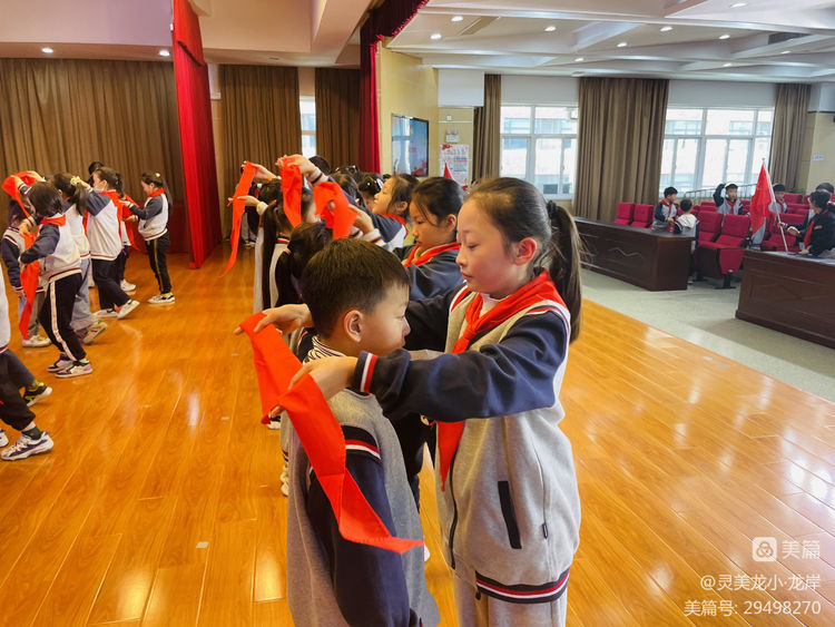【灵美龙小&middot;龙岸】喜迎二十大，争做好队员——龙潭中心小学龙岸花园校区二年级第二批分批入队仪式_html_m1749e528.jpg