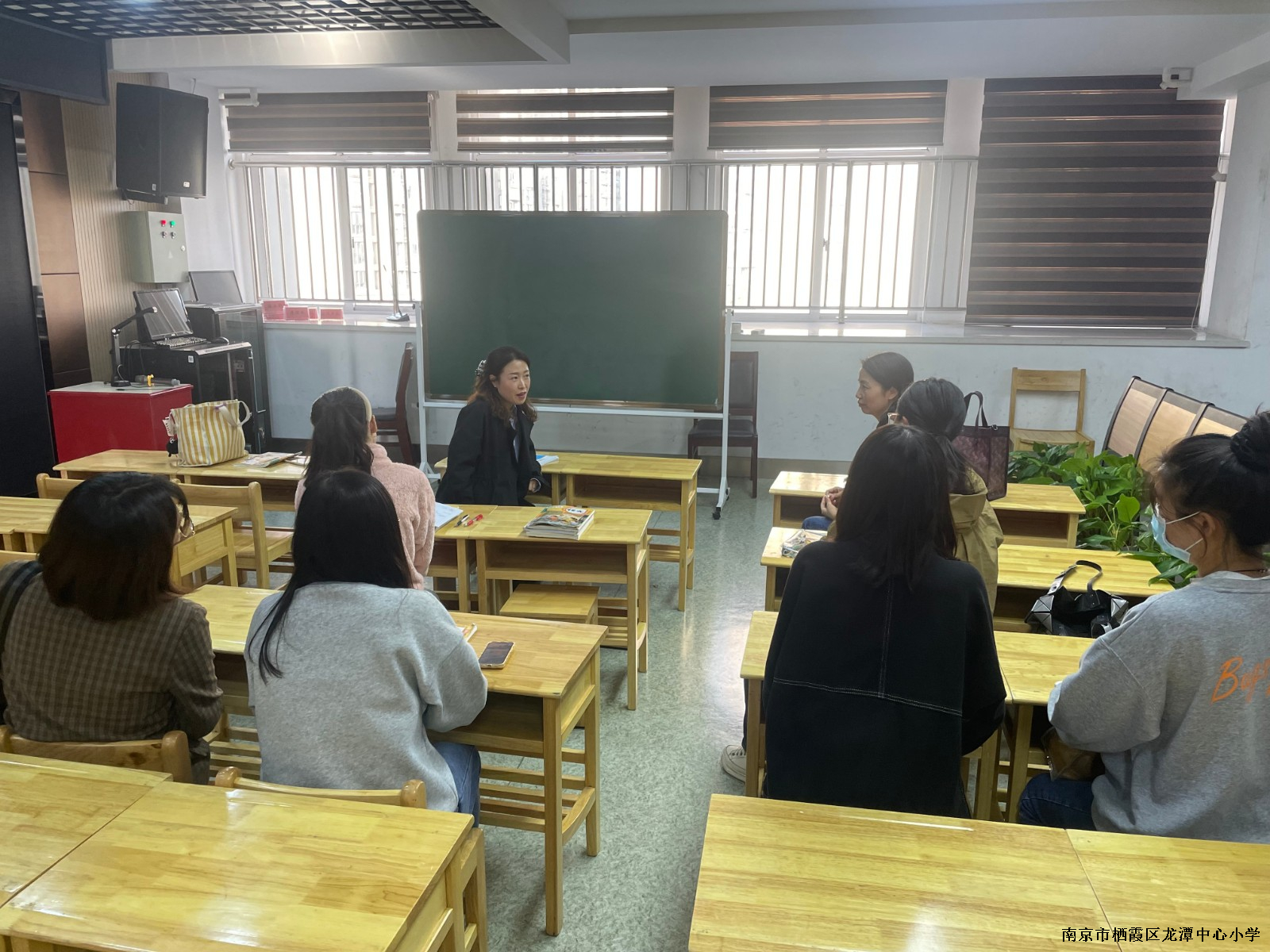 【灵美龙小】“阅”见未来 “研”促成长