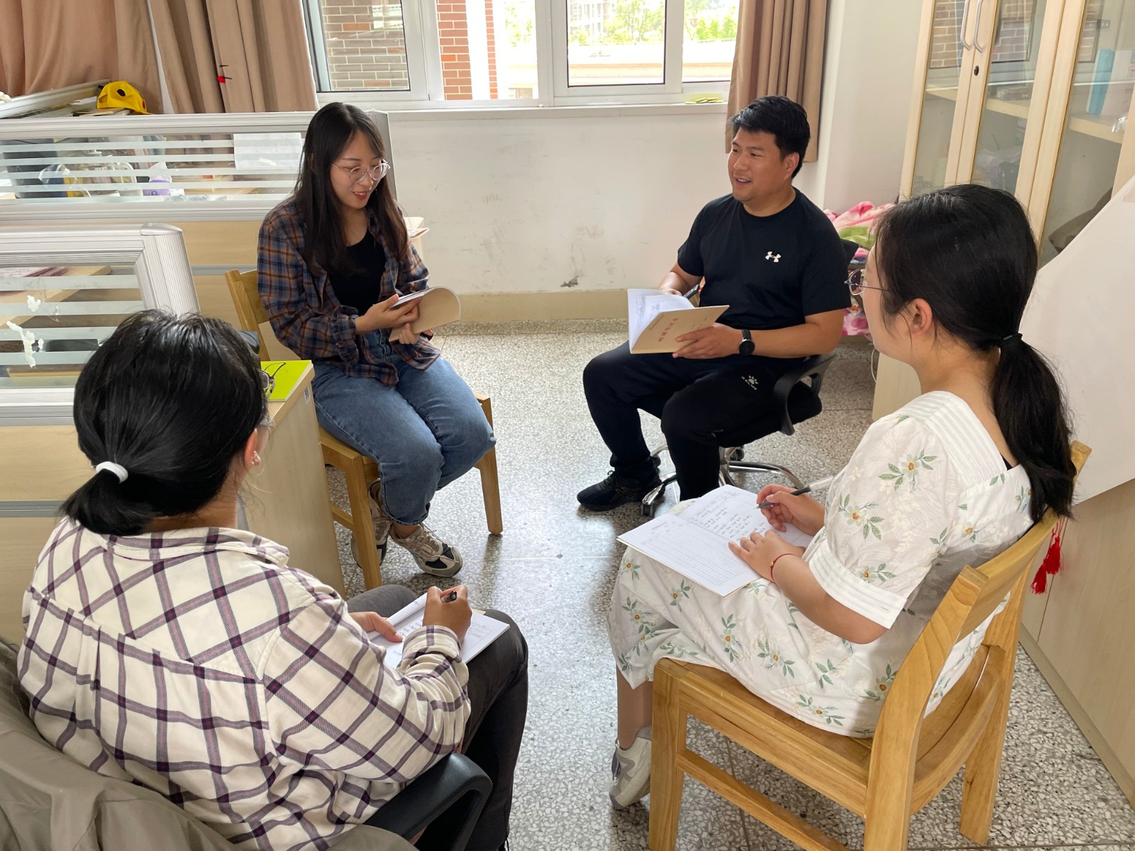 【灵美龙小】关注学习力生长，提升信息核心素养——记龙潭中心小学信息技术教研组备课活动