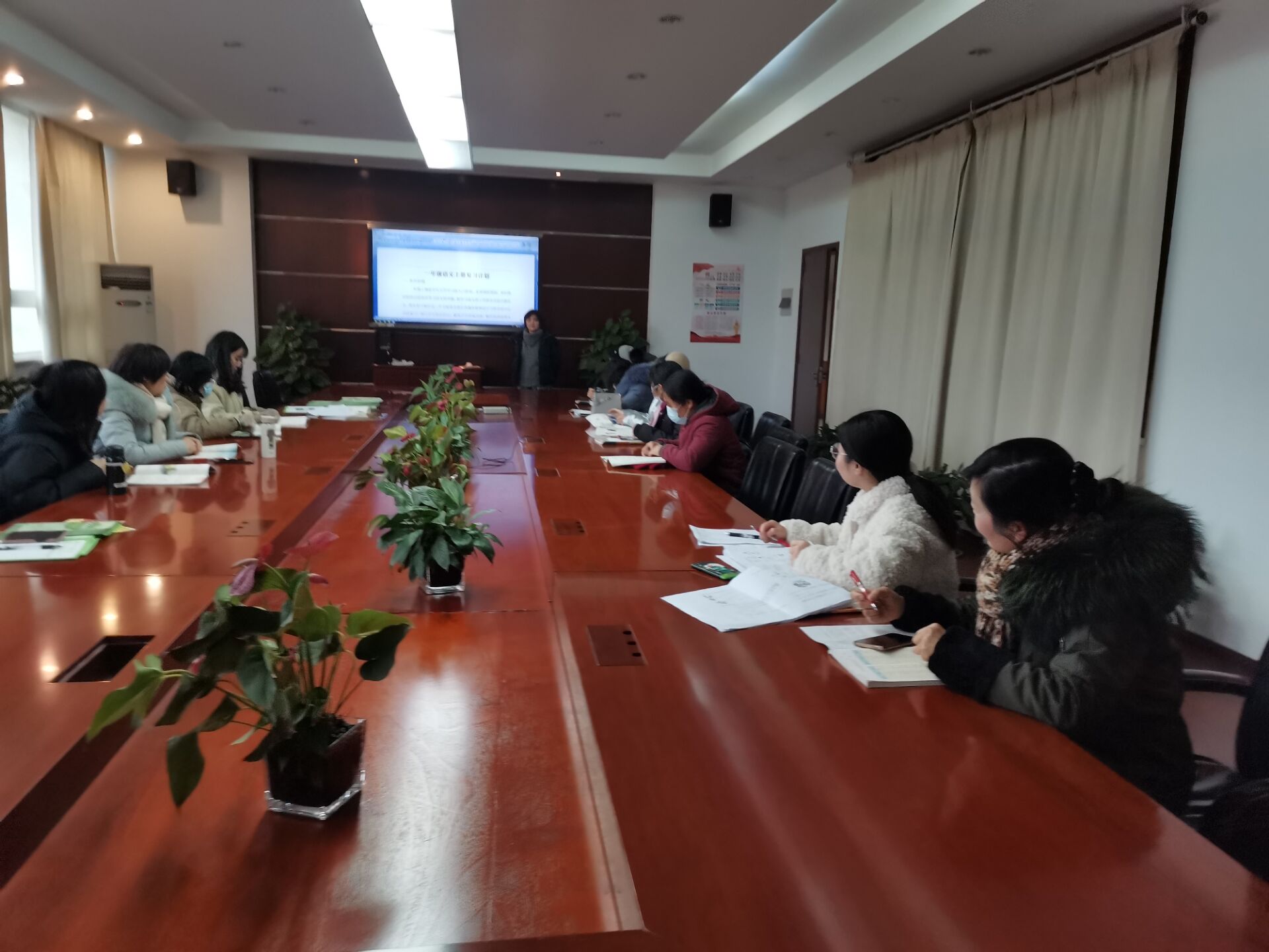 【灵美龙小】博采众长，凝心聚力话复习 ---龙小一语期末复习集体备课活动