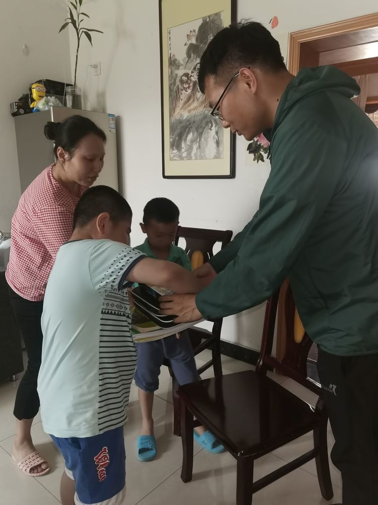 我为群众做实事_html_209ad554.jpg