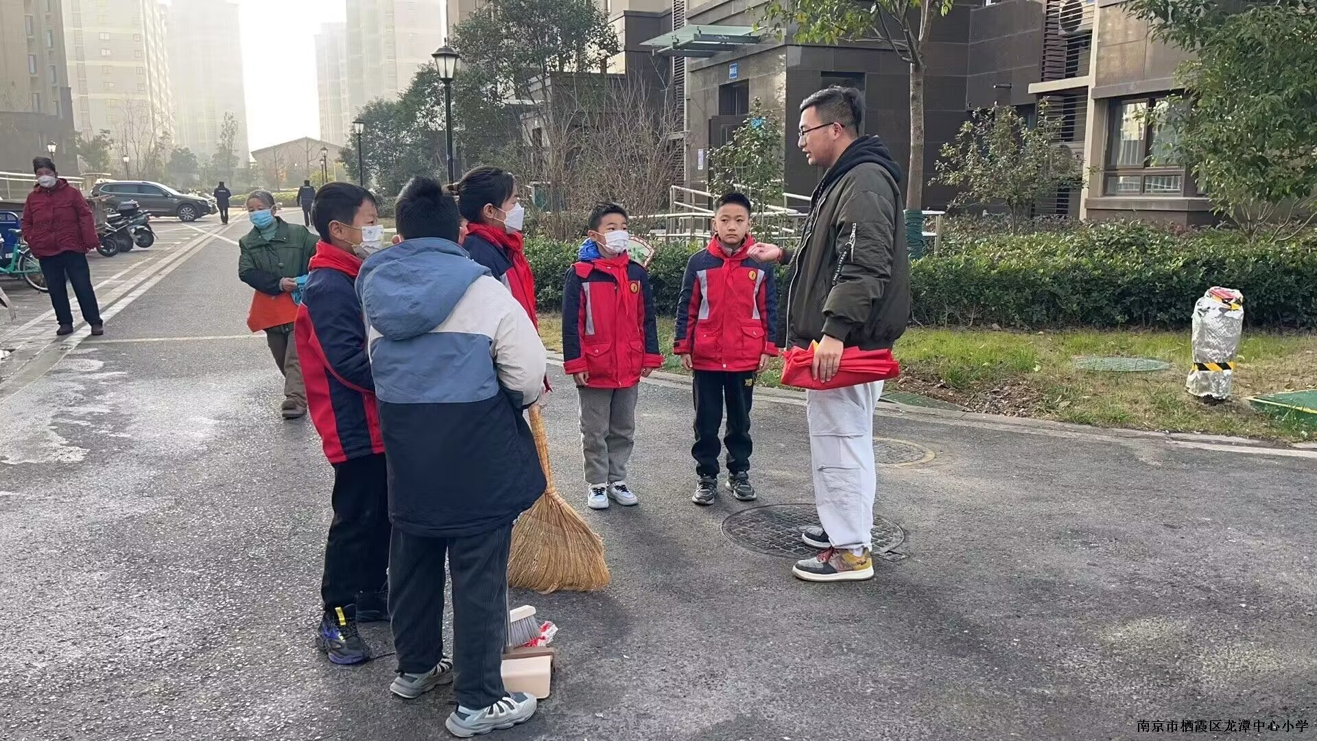 【雅韵先锋·团队活动】我的家园我打扫——靖安小学寒假教育实践活动