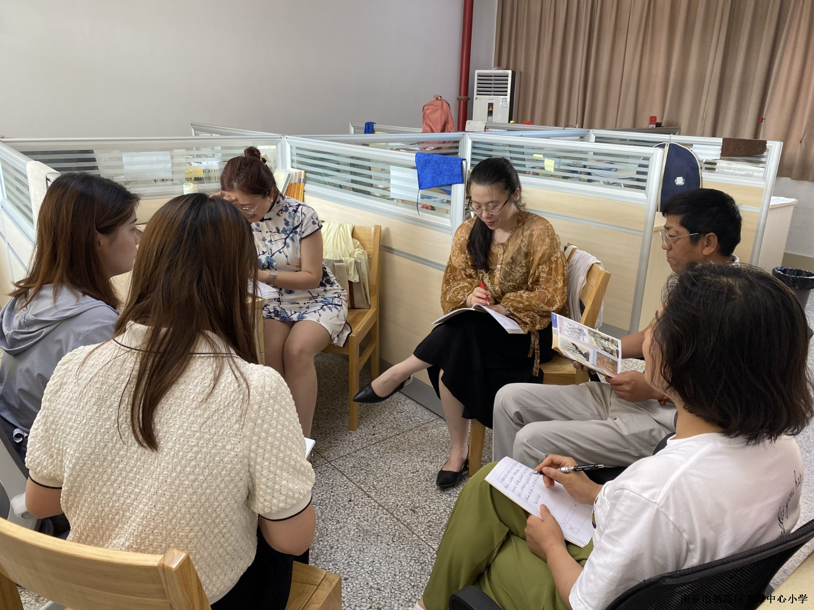 【灵美龙小·龙岸】回归课堂 共研共进——龙小美术教研组系列活动（五）
