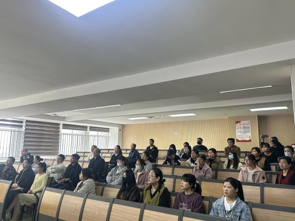 2025.3.31家校携手聚合力 培训赋能共成长——龙潭中心小学家长委员会培训会_html_686c9ba9.jpg