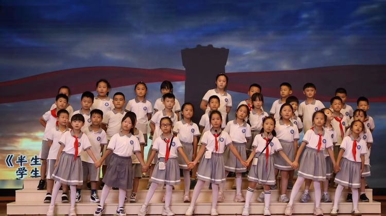 2025.9.28红歌嘹亮 童心向党——龙潭中心小学开展“红领巾爱祖国”校园合唱比赛_html_m2e17faa8.jpg