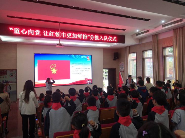 江畔先锋团队活动_html_64493af0.jpg