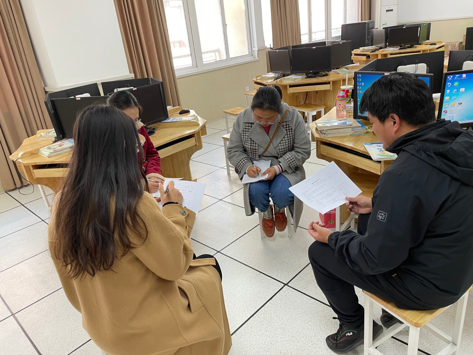 【灵美龙小】凝心聚力起好步，铆足牛劲开好局  --------记龙潭街道信息教研组第一次教研活动