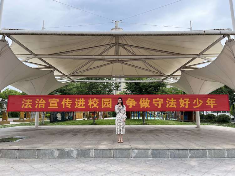 【江畔先锋·团队活动}法治宣传周 学法正当时 ——龙潭中心小学江畔人家分校法治宣传周活动_html_1b1829bb.jpg