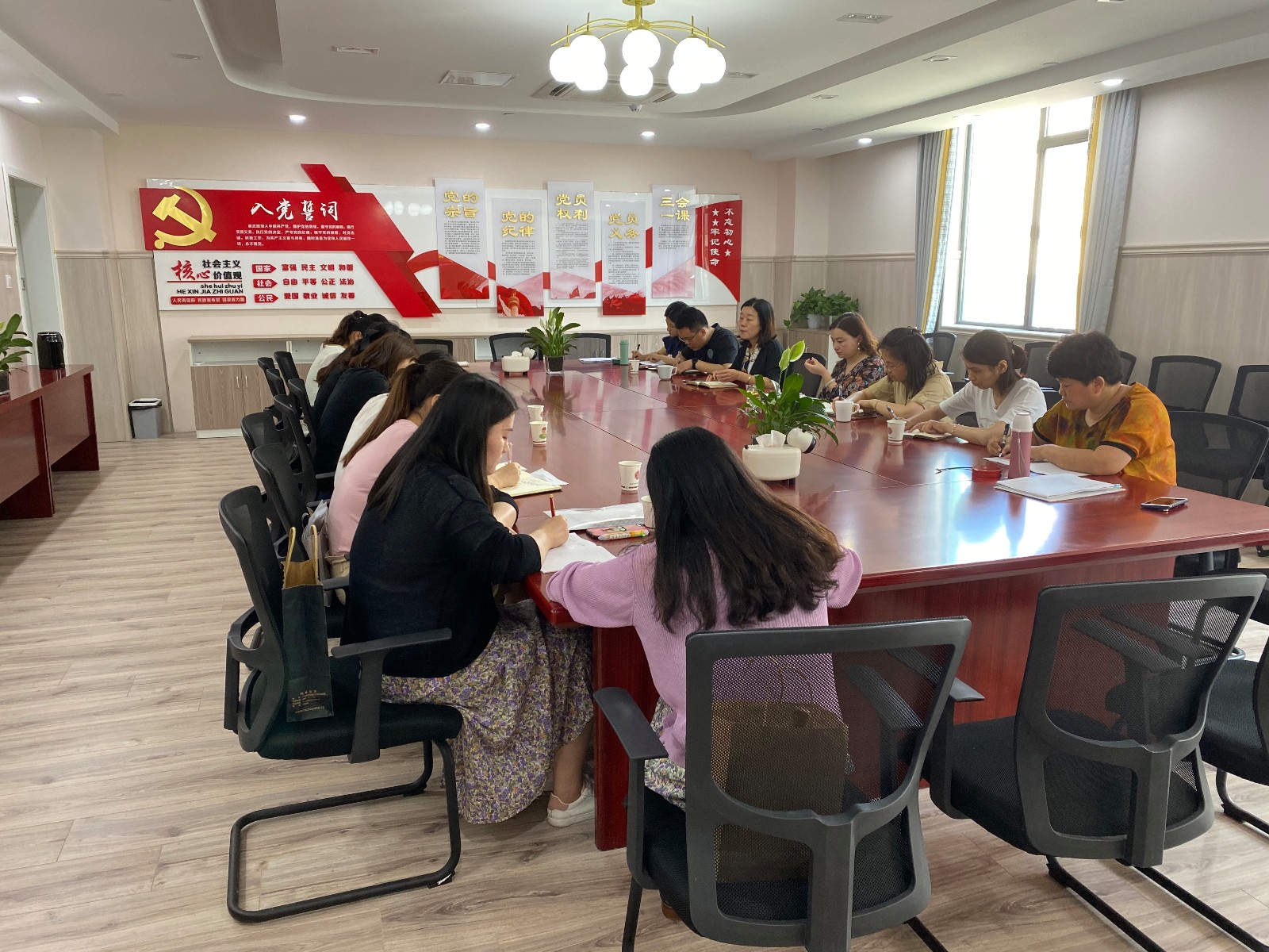 【枫香栖幼】积极谋划研策略 集思广益迎检查 ——栖霞幼儿园迎接栖霞区校园标准化检查工作推进会