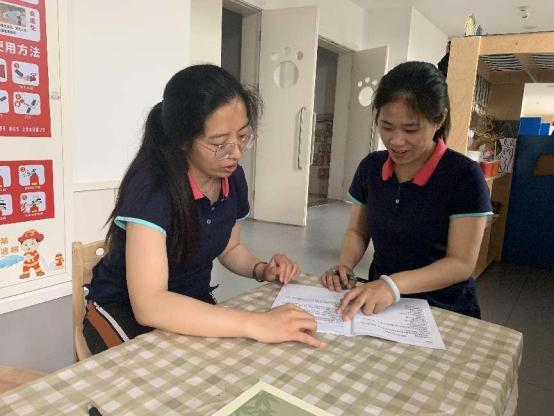 230523 追随儿童脚步 乐享快乐童年——记栖霞幼儿园翡翠天悦园中班年级组主题活动中审议及六一活动审议_html_mbd9072c.jpg