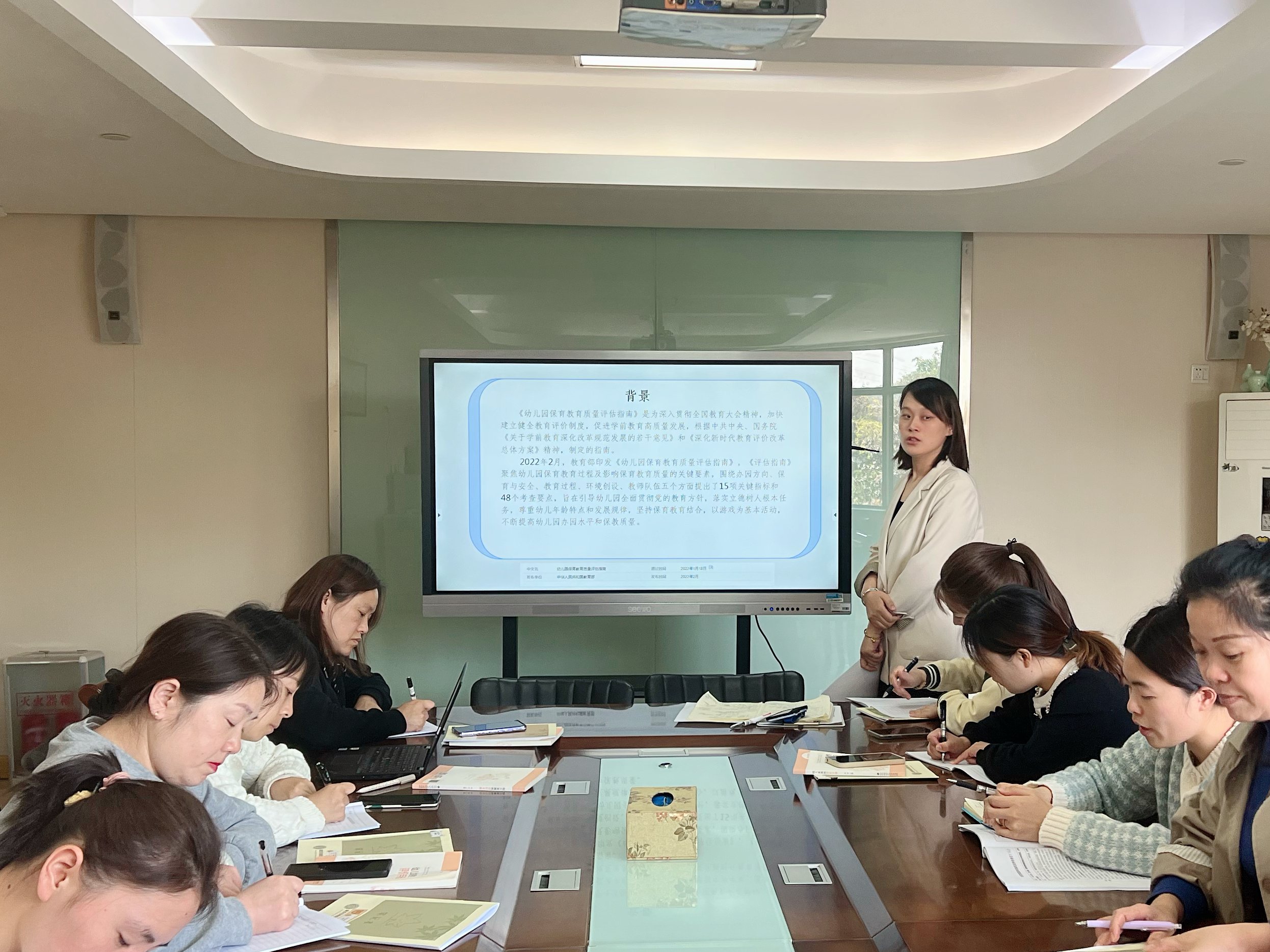 221025磨砺保教能力 恪守职业道德——栖霞幼儿园五福园业务学习之教师基本功培训_html_m4a55231c.jpg