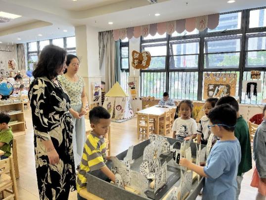 230607以儿童视角 创生动环境——栖霞幼儿园儿童表征墙专项评比活动_html_2f1f3790.jpg