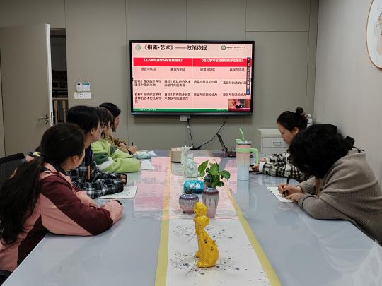 240335成果推广凝智慧 共同学习促成长——栖霞幼儿园翡翠天悦园教师业务学习活动_html_m398f1449.jpg