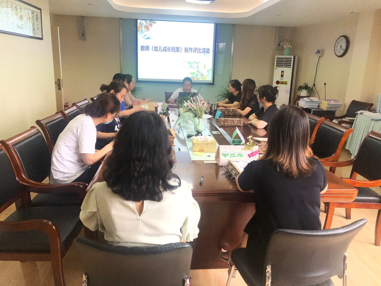【枫香栖幼】​用心记录时光 用笔记录成长 ——记栖霞幼儿园五福园成长档案评比活动