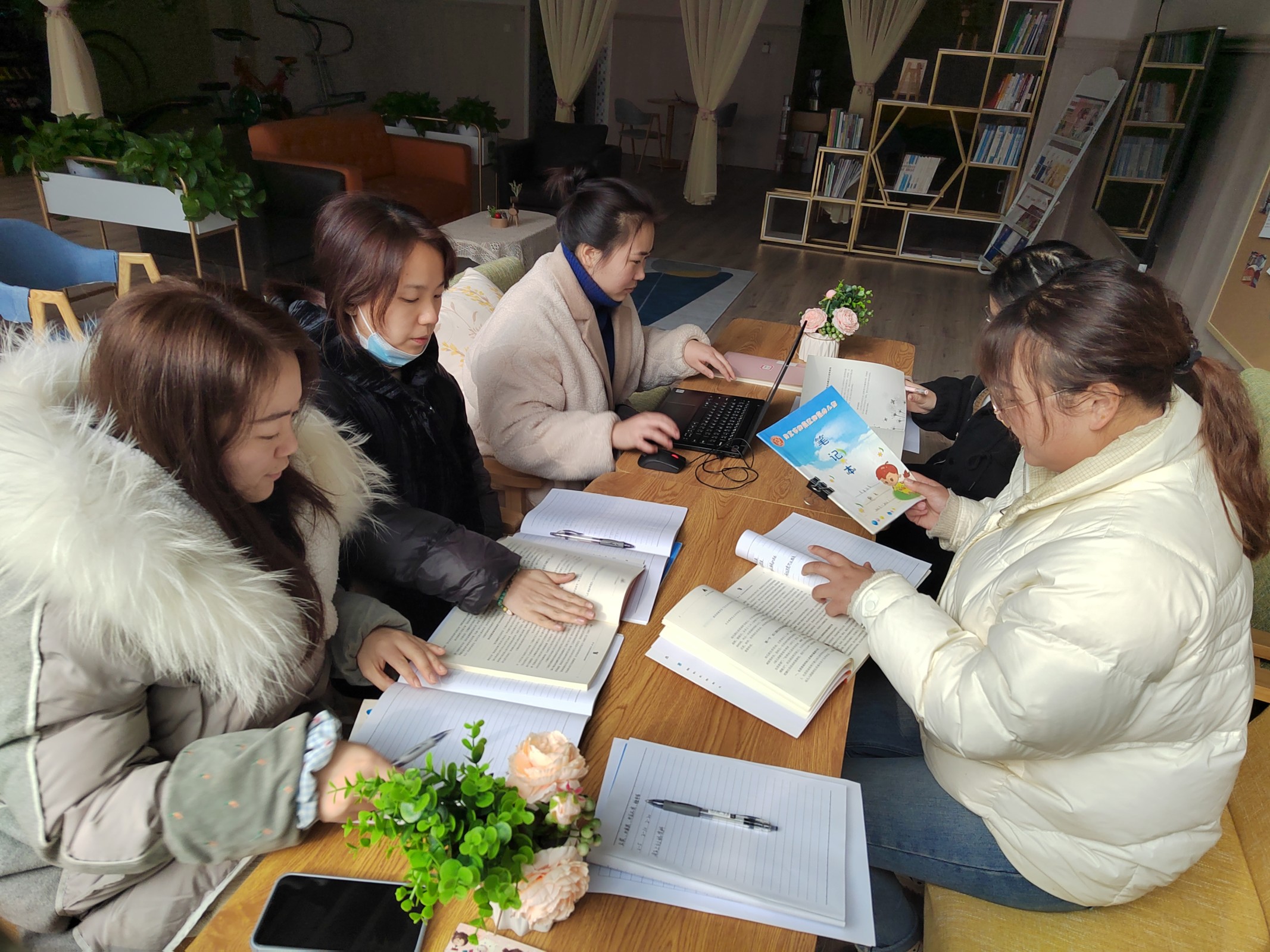  【枫香栖幼】学习理论 探讨资源  ——记栖霞幼儿园石埠湾园资源专项研讨活动