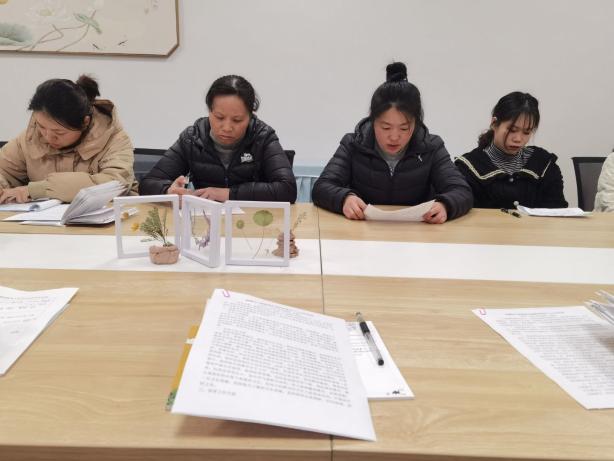  【枫香栖幼】疫情防控，切勿放松  ——记栖霞幼儿园翡翠天域园园务委员会
