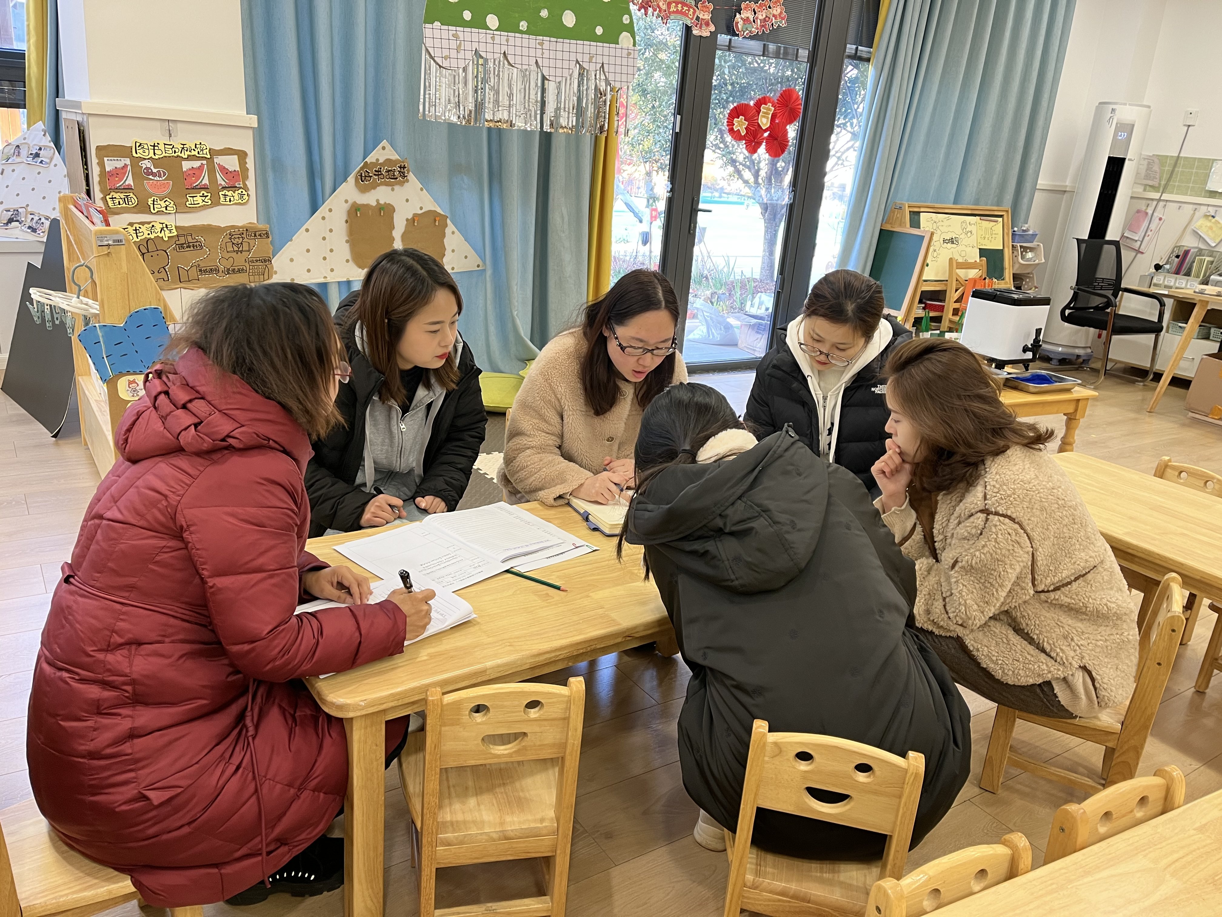  【枫香栖幼】精尽课程审议 助力教师成长  ——栖幼翡翠天域园小班年级组《我能干》后审议