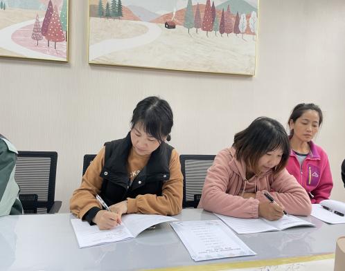 221121疫情防控 我们在行动--栖霞幼儿园翡翠天悦园关于进一步优化新冠肺炎疫情防控措施解读学习活动_html_553373c9.jpg