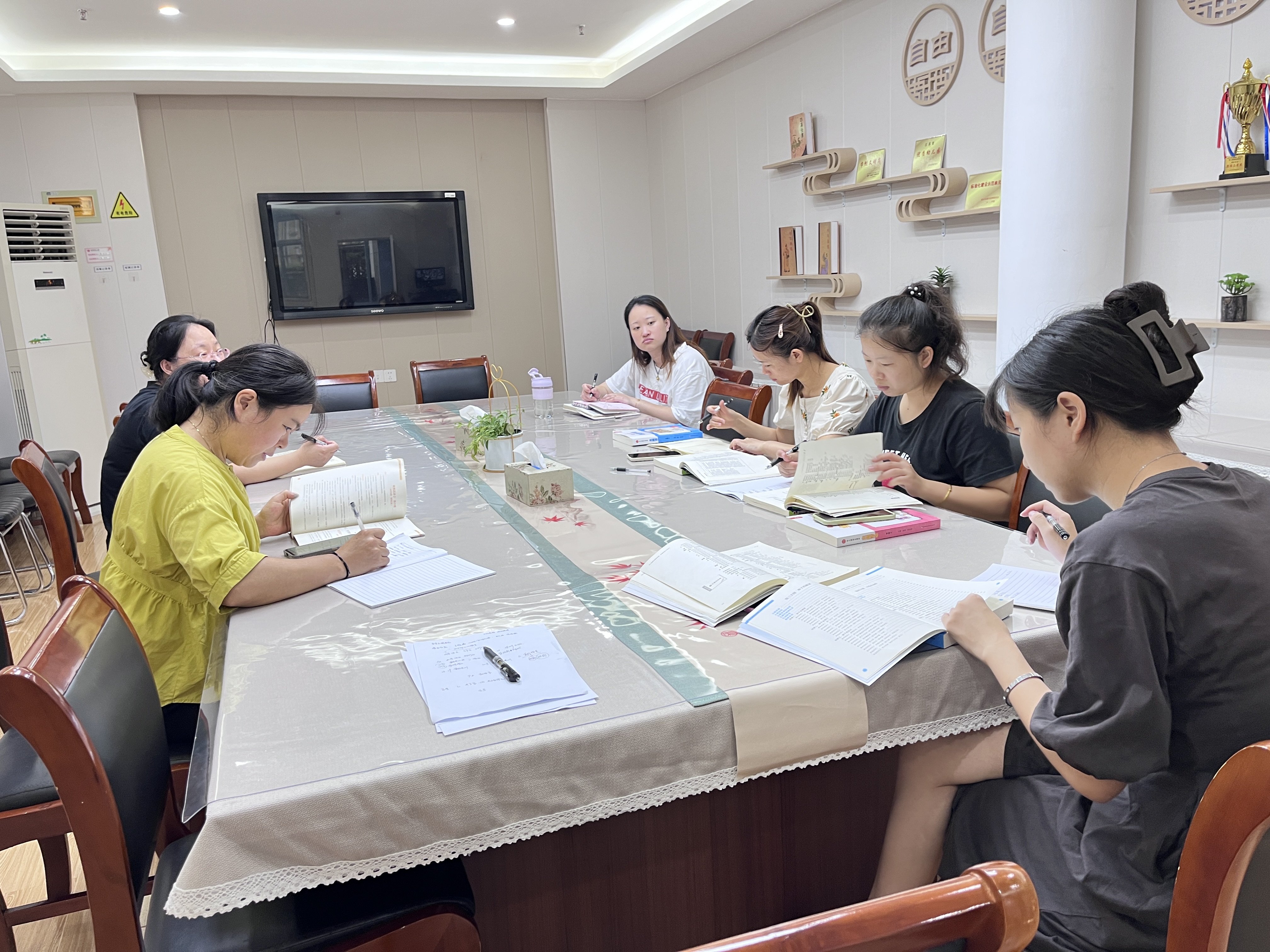 【枫香栖幼】学期伊始 扬帆启航  ——栖幼红枫分园课程中心组活动（一）