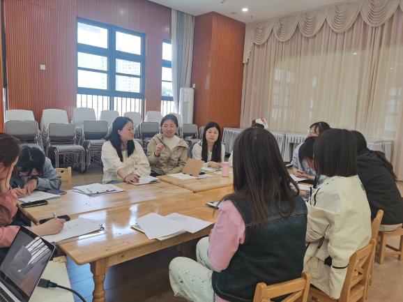 250326聚焦多彩教学现场  同绘幼儿发展新篇——栖霞幼儿园翡翠天悦园融合教育教研活动（一）_html_m554e76c0.jpg