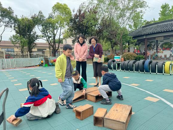 240419督学促发展 健康共前行——栖霞幼儿园五福园迎接4月督学检查指导_html_43962655.jpg