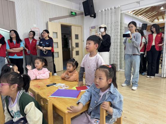 250416暖春云朵映童趣 春至云间藏巧思——记栖幼五福园中二班春日主题实践活动_html_m2811d4a1.jpg
