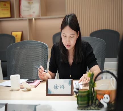 250429开题论证启新篇  专家引领向未来_html_4535c408.jpg