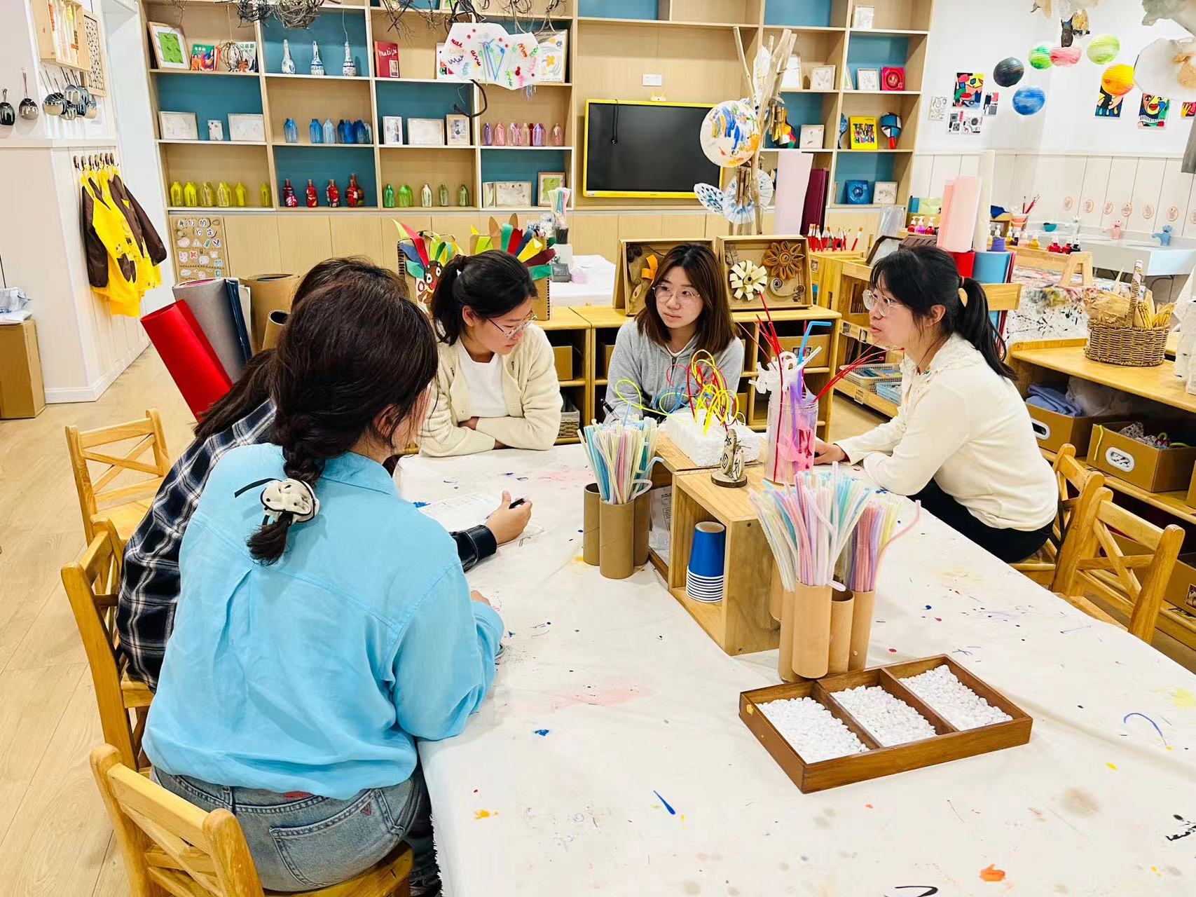 240416集中审议 共探主题——栖霞幼儿园翡翠天悦园中班年级组课程审议活动_html_3148389d.jpg