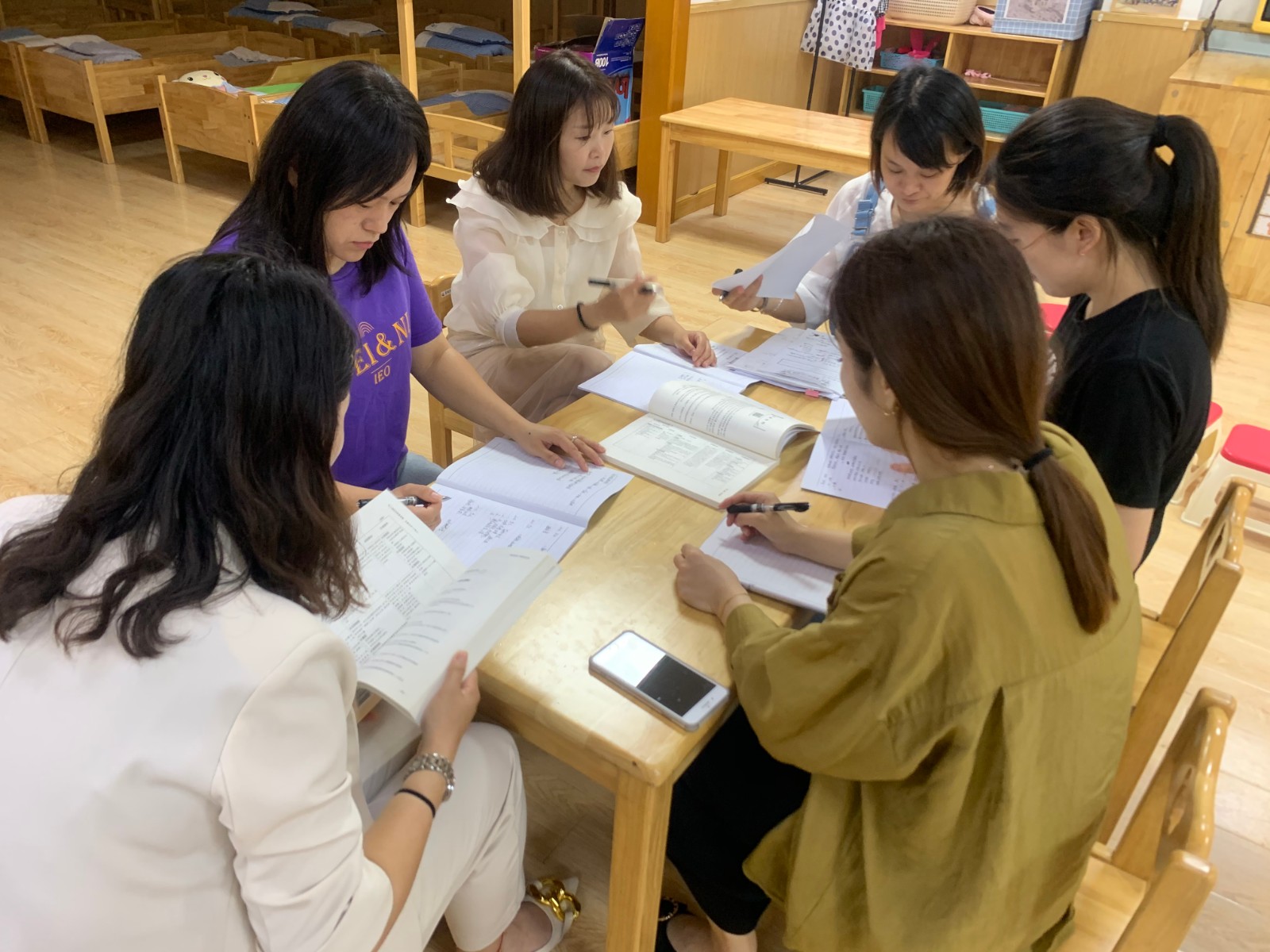 【枫香栖幼】主题研讨，共促成长  ——栖霞幼儿园五福园小班年级组课程审议活动