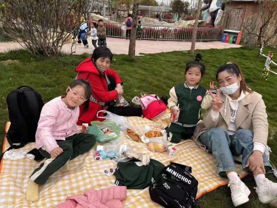 230331爱在春天里 乐在动物园 栖霞幼儿园亲子春游活动_html_34892d02.jpg