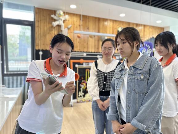 走进沙盘游戏  助力教师成长_html_m8f11ac9.jpg