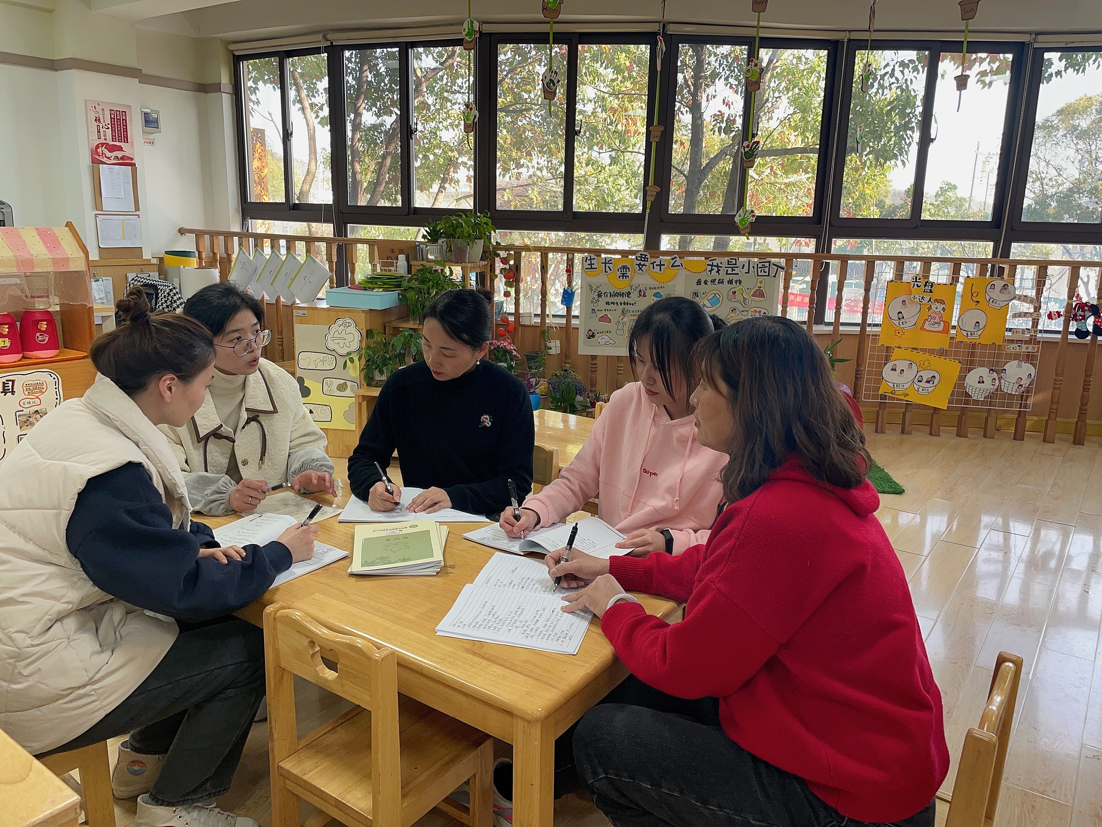 230314回顾课程进展 优化课程实施——记栖幼五福园小班年级组《我爱我家》课程审议活动_html_3b72e939.jpg