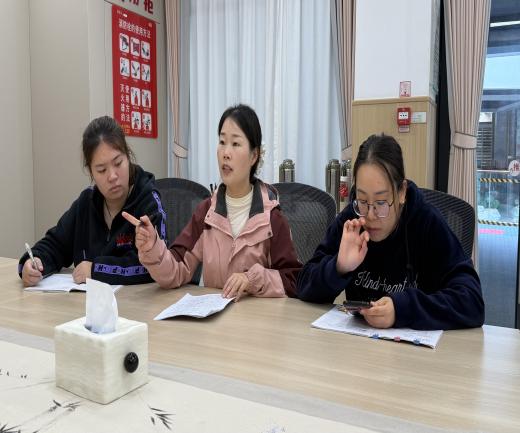 【枫香栖幼】聚焦课程审议 助力友好交往  ——栖霞幼儿园云栖园小班年级组课程前期审议（二）