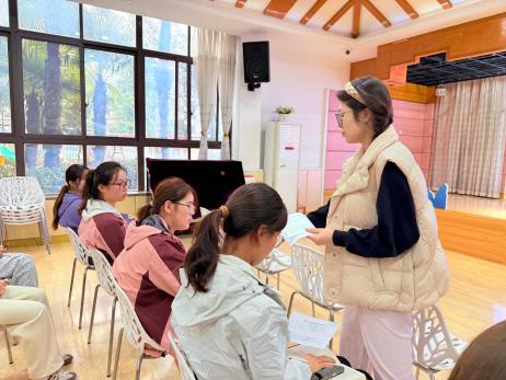 251031换届聚合力 组织启新程——栖霞幼儿园团支部组织委员改选大会暨主题团课_html_m74f45b0a.jpg