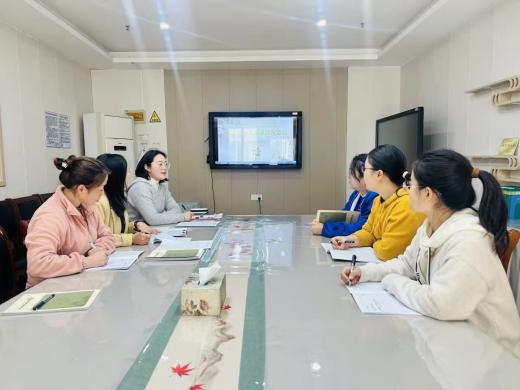 251028实战演练 以“演”促“防”——记栖幼红枫分园食品安全演练活动(万紫薇)_html_23d95bbe.jpg