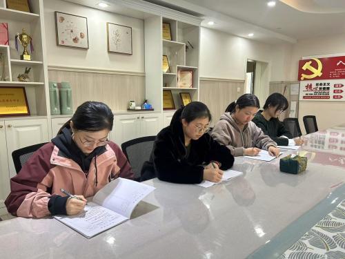 241120弘扬教育家精神 绽放教育者风采——栖霞幼儿园石埠湾园师德师风专题学习活动_html_m6e4bcde5.jpg