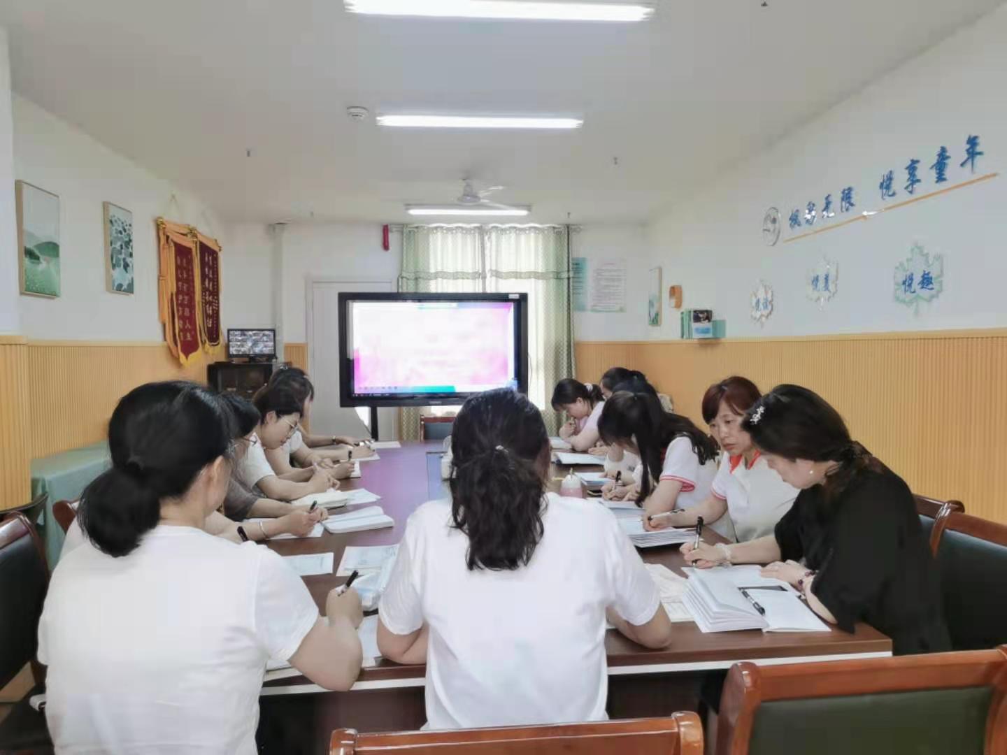 【枫香栖幼】立高尚师德  享职业幸福  ——栖霞幼儿园红枫园师德师风培训活动